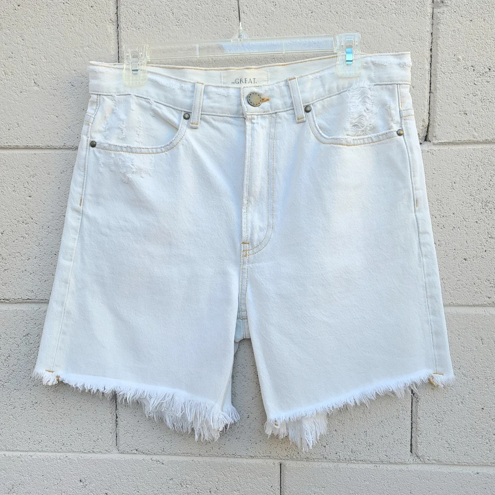 The GREAT. | The Easy Cut Off Denim Short in Bleach Wash Size 26 - Picture 3 of 8